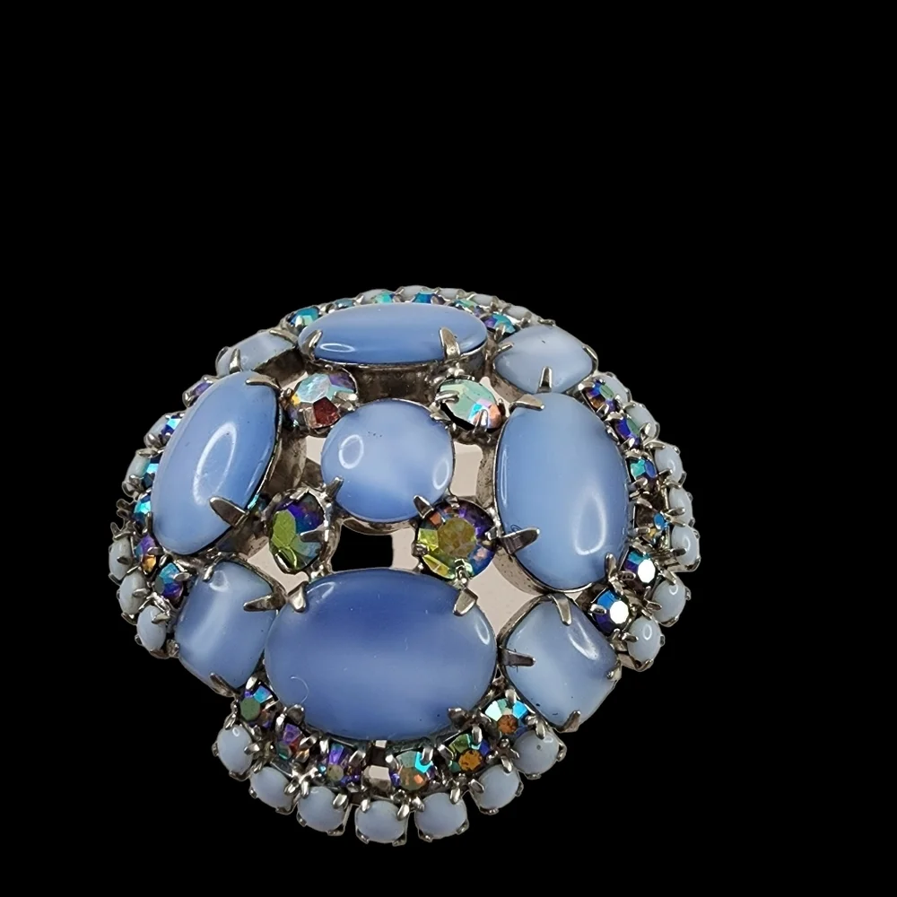 Vintage Brooch Pin Aurora Borealis Blue Rhinestones 1960s sixties A0245 -Q6
